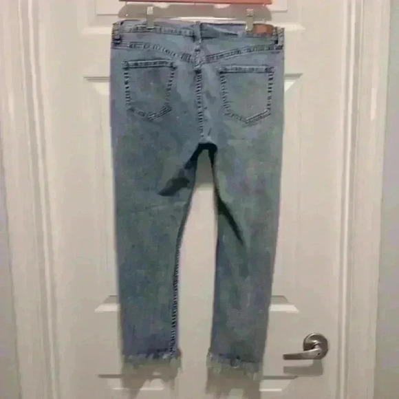 Umgee Frayed Hem Ripped Knee Jeans Distressed Crop Length Size 7 - Picture 5 of 14